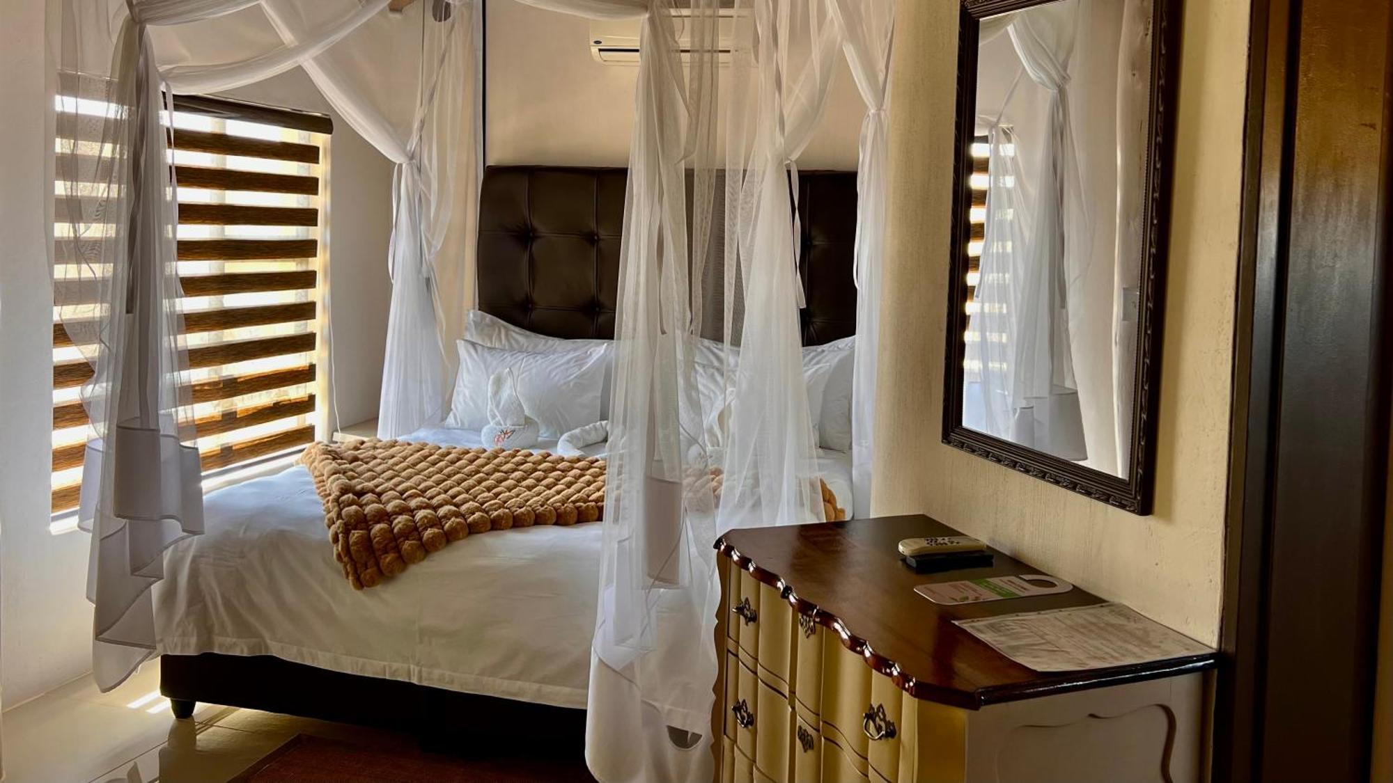 Lapa Lange Game Lodge Мариентал Екстериор снимка